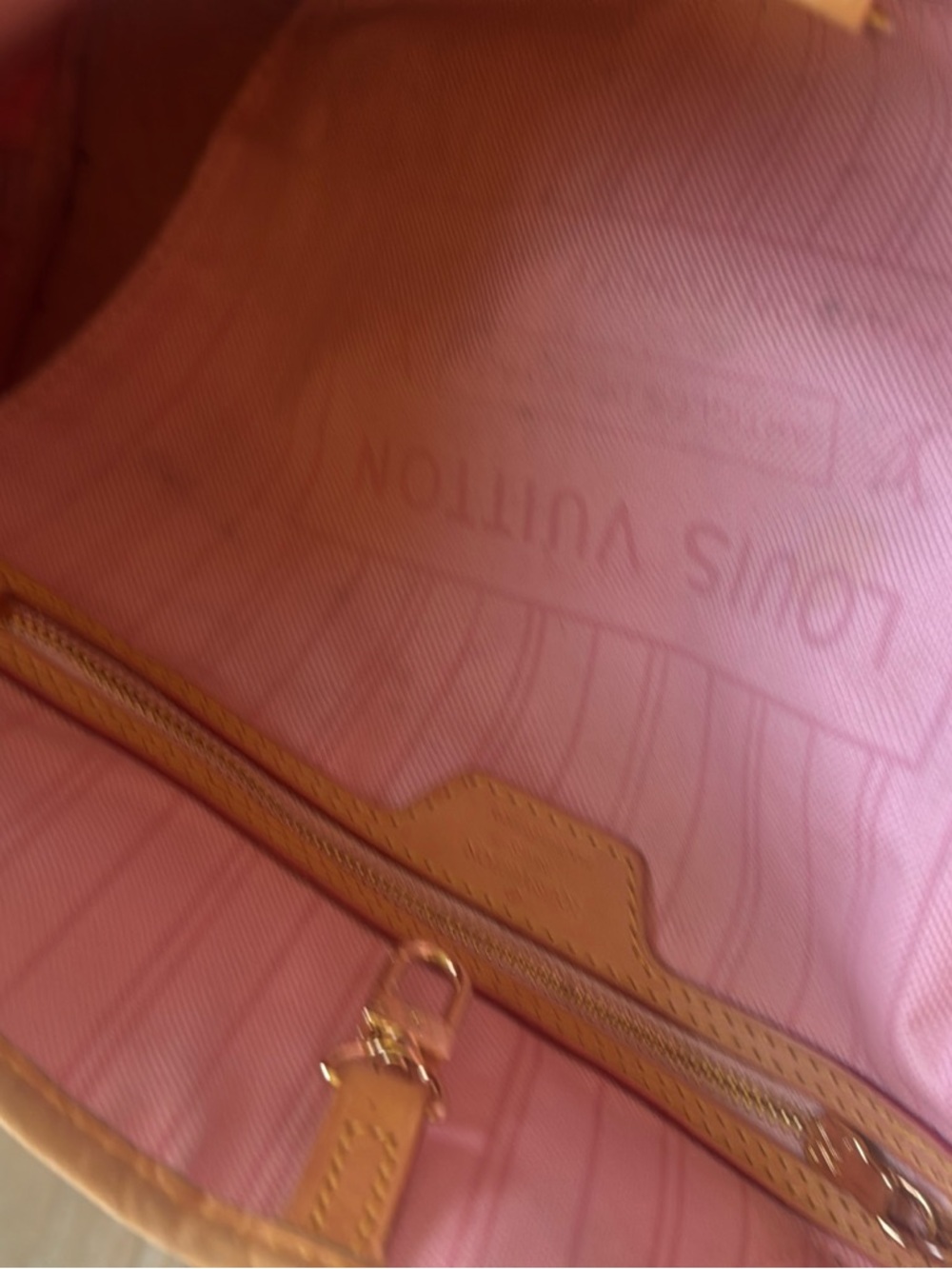 Luxury Checkered Tote Bag in Cream and Pink - Picture 6 of 13